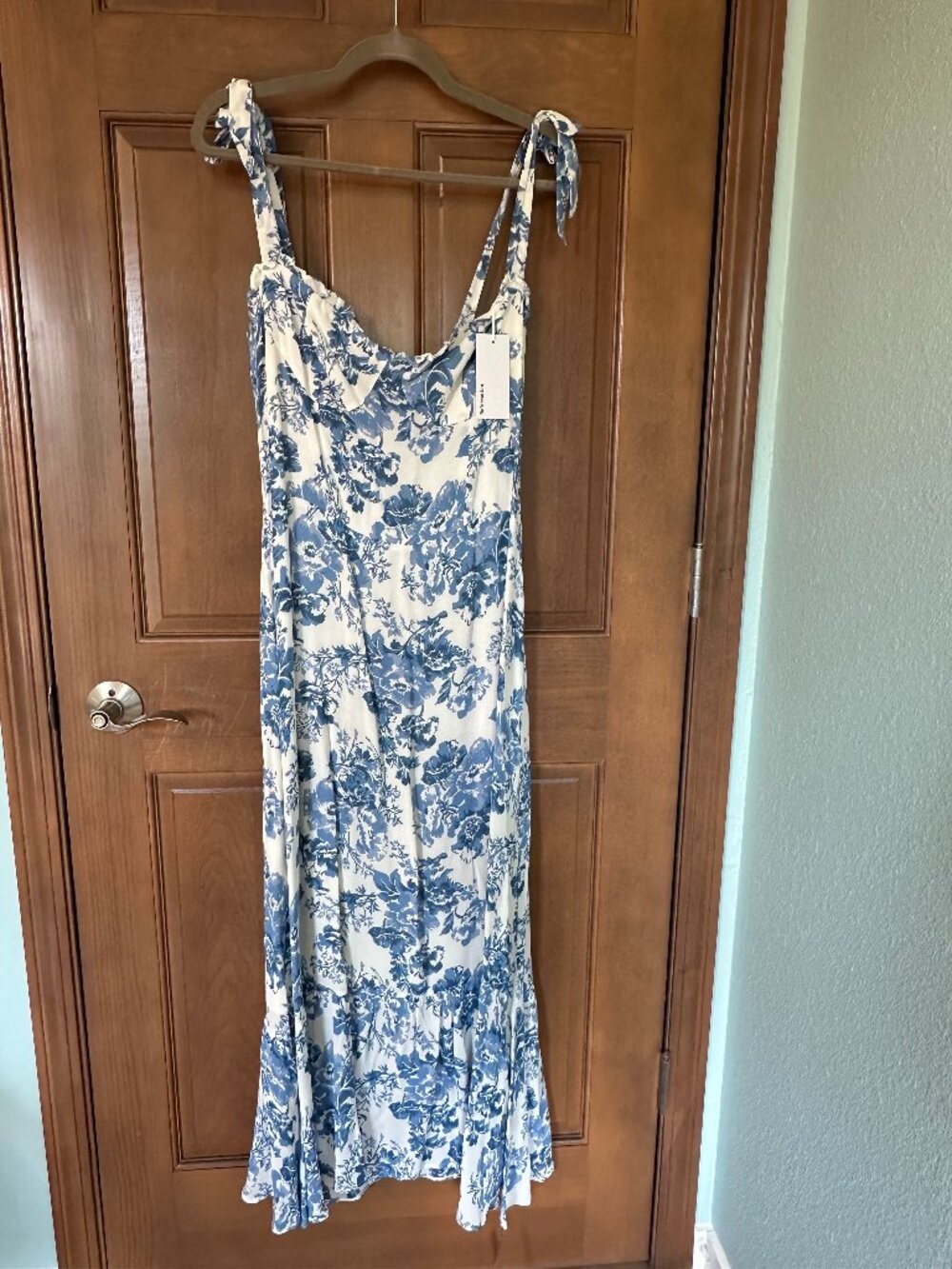 ~~NWT~~Reformation Nikita Dress in Olympia Blue Floral Toile - Picture 4 of 11